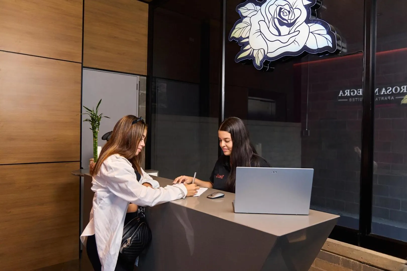 Lejlighed Rosa Negra Haven Cozy Stadio Aparta-Suite Medellín